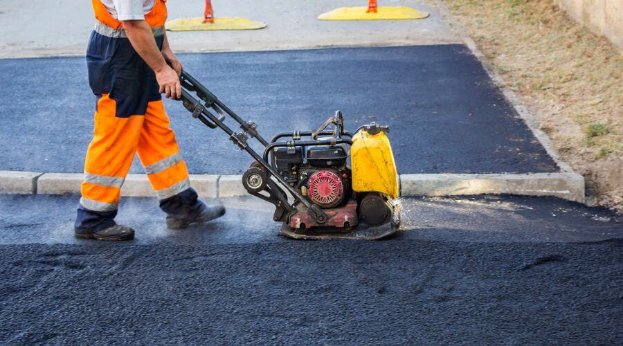 Professional gutter cleaning in Amelia, LA